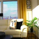 Large Modern 3 Bedroom City Centre Apartment ,Free Parking
