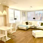 Large Modern 3 Bedroom City Centre Apartment ,Free Parking