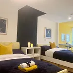 Large Modern 3 Bedroom City Centre Apartment ,Free Parking