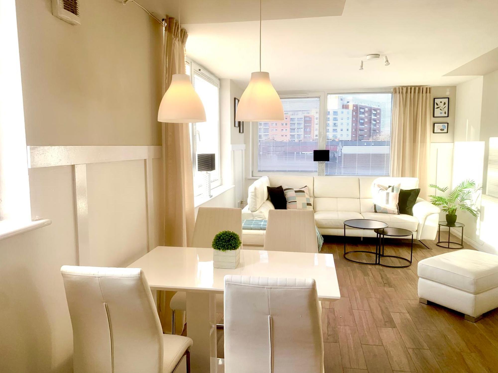 Large Modern 3 Bedroom Centre ,free Parking Apartment Liverpool