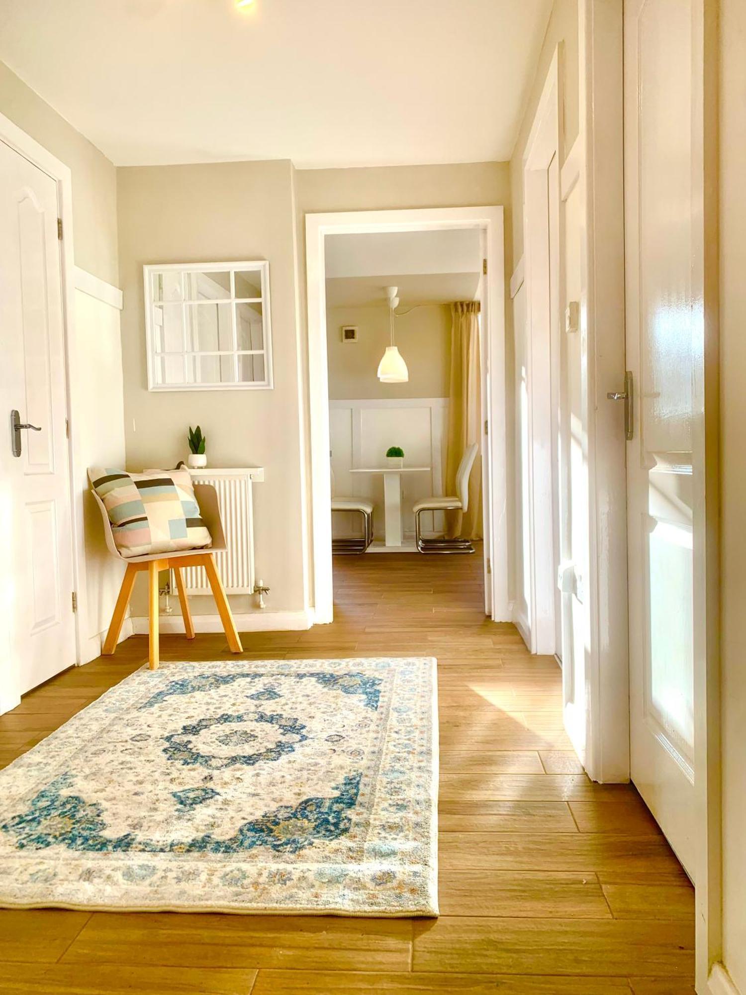 Large Modern 3 Bedroom Centre ,free Parking Apartment Liverpool