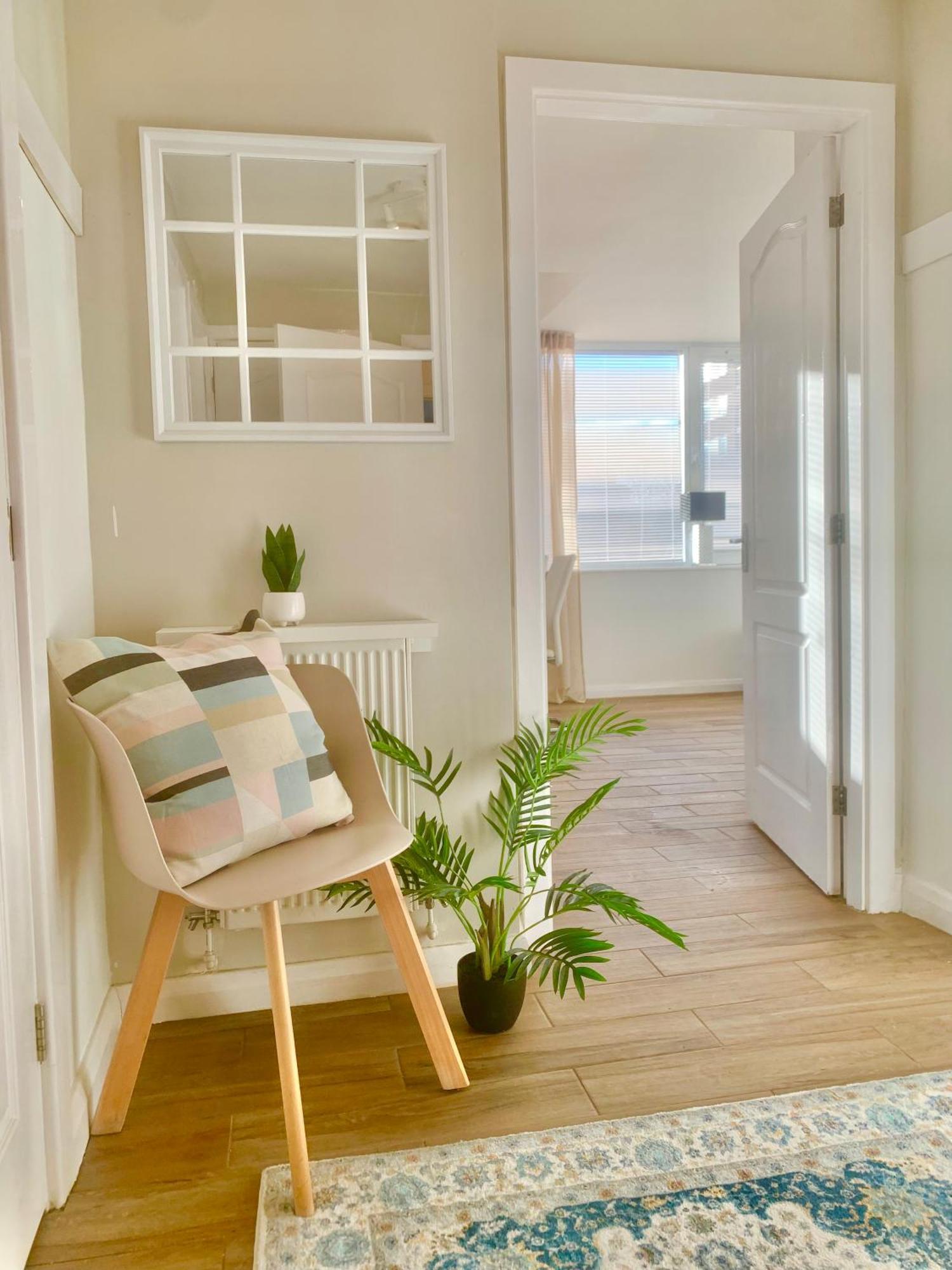 Large Modern 3 Bedroom Centre ,free Parking Apartment