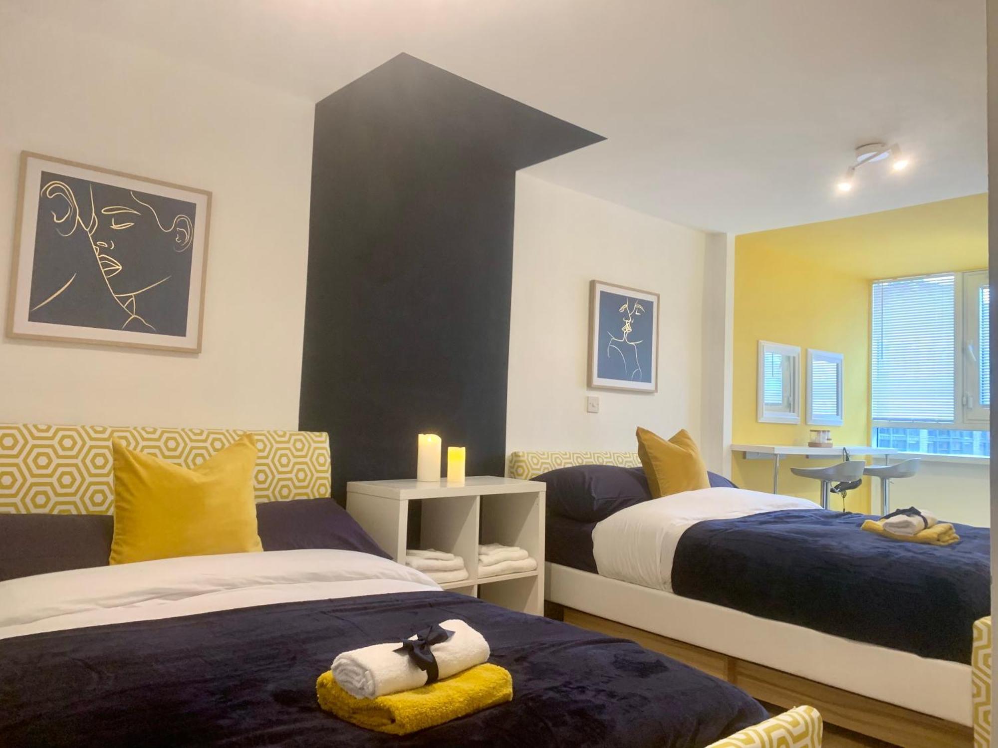 Large Modern 3 Bedroom Centre ,free Parking