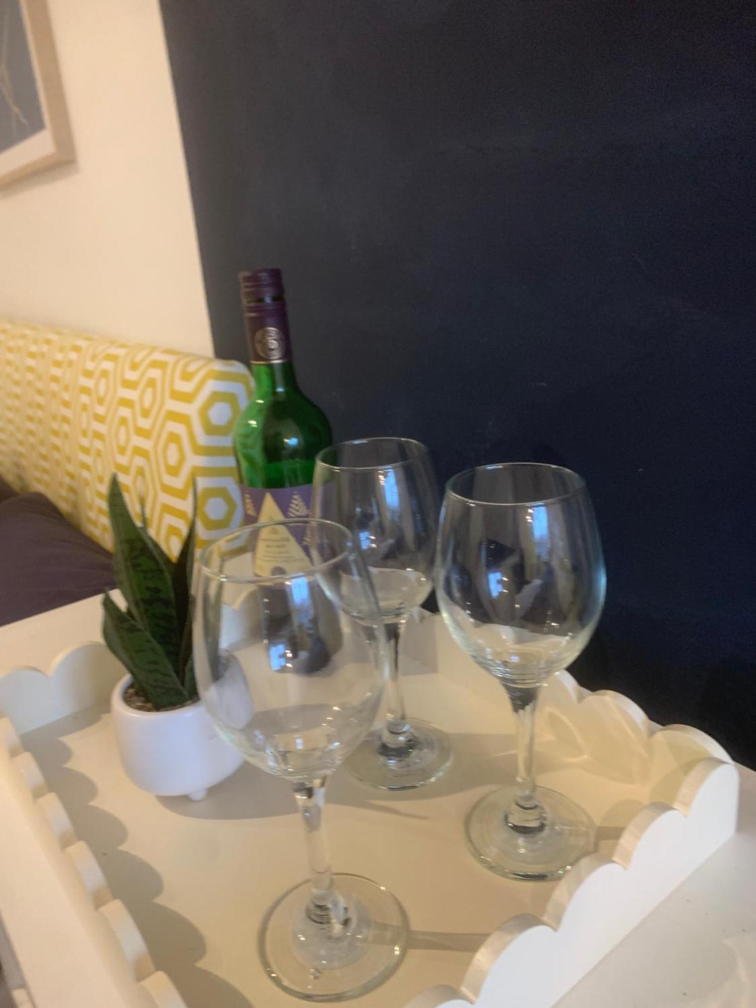 Large Modern 3 Bedroom Centre ,free Parking