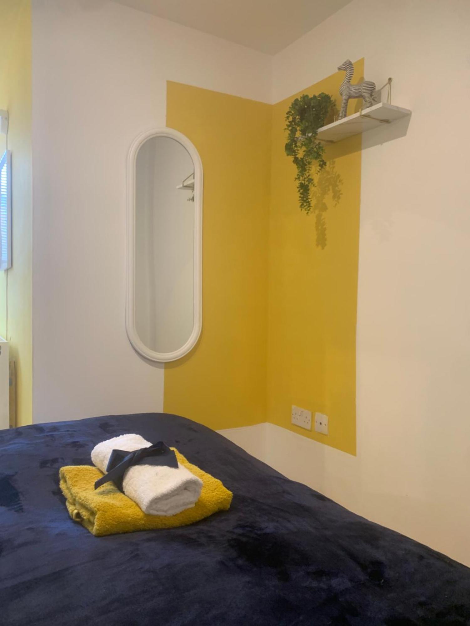 Large Modern 3 Bedroom Centre ,free Parking Apartment